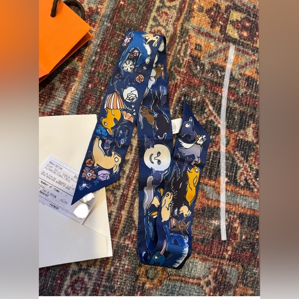 HERMES
Marine/Cobalt/Miel Silk Mille Et Un Lapins Printed Twilly rabbit bunny - Picture 2 of 4